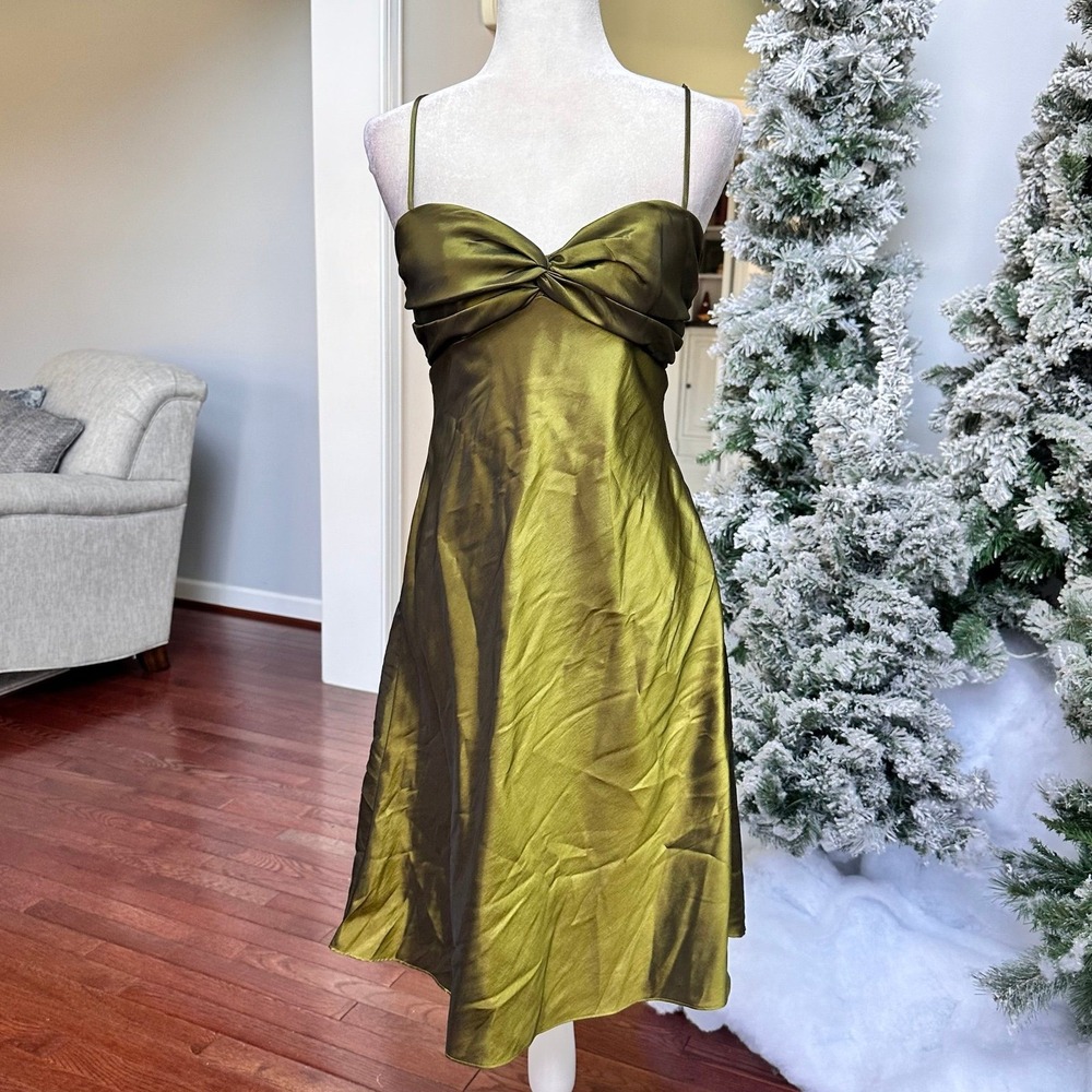 Made in USA Jim Hjelm Occasion Metallic Iridescent Green Feminine Cocktail Dress